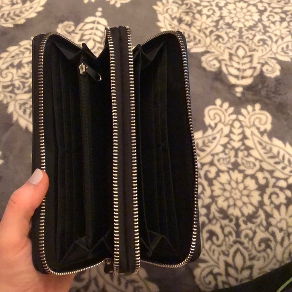 Tommy Hilfiger Wristlet - Picture 3 of 4